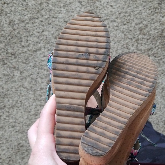 Shoes - Picture 2 of 3